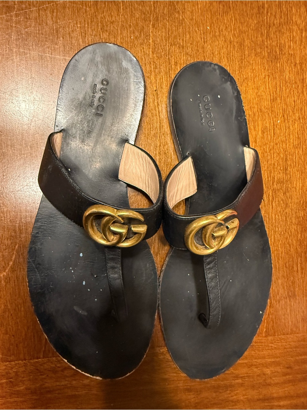GUCCI MARMONT GG Gold LOGO black LEATHER SANDAL size EU 39 1/2 Equals 8.5/9 US